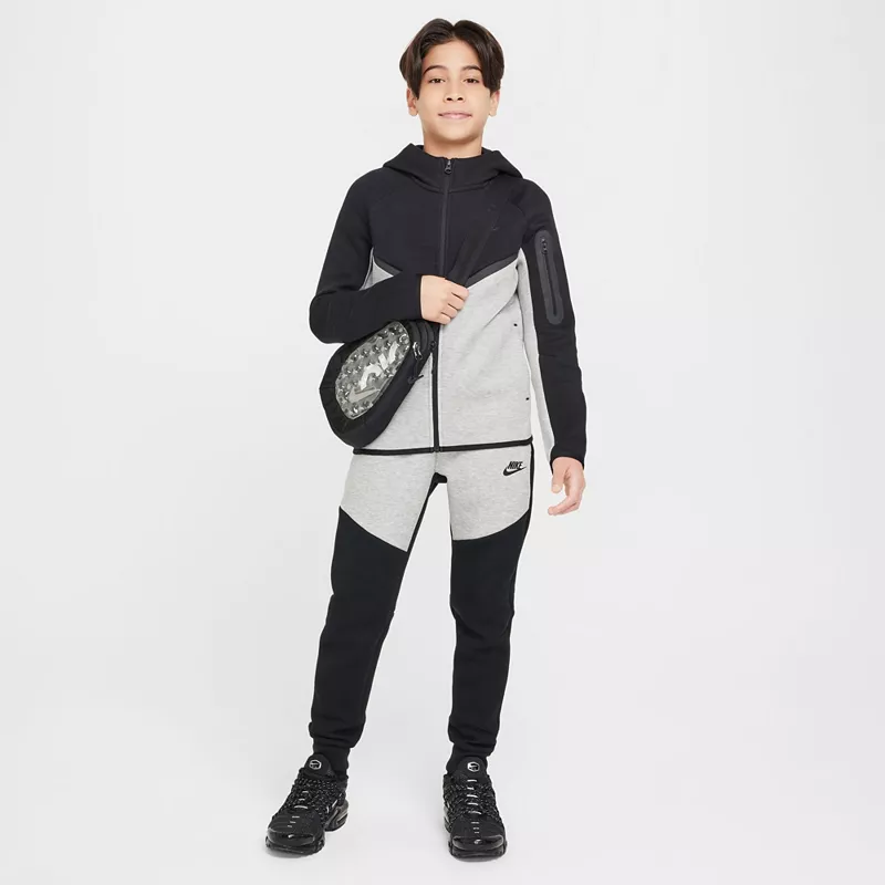 

Флисовая толстовка с молнией во всю длину Nike для мальчиков, цвет Dk Grey Heather/Black/Wht