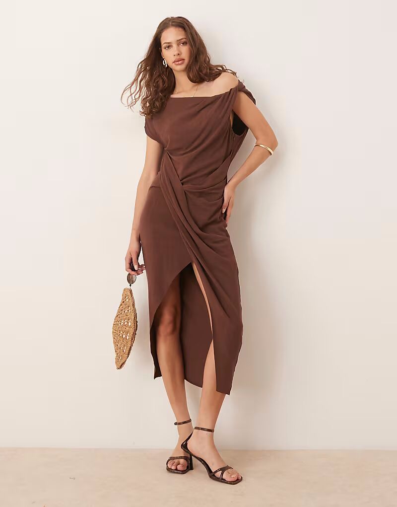 

Льняное платье миди с закругленными плечами и запахом от ASOS DESIGN шоколадно-коричневого цвета