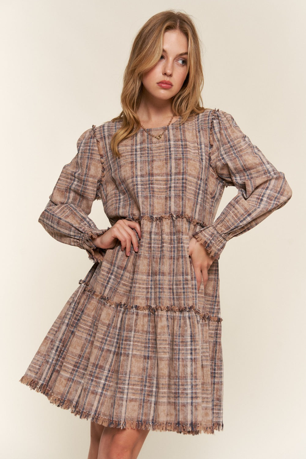 

Платье в клетку с потертостями и ярусами FASHNZFAB, коричневый