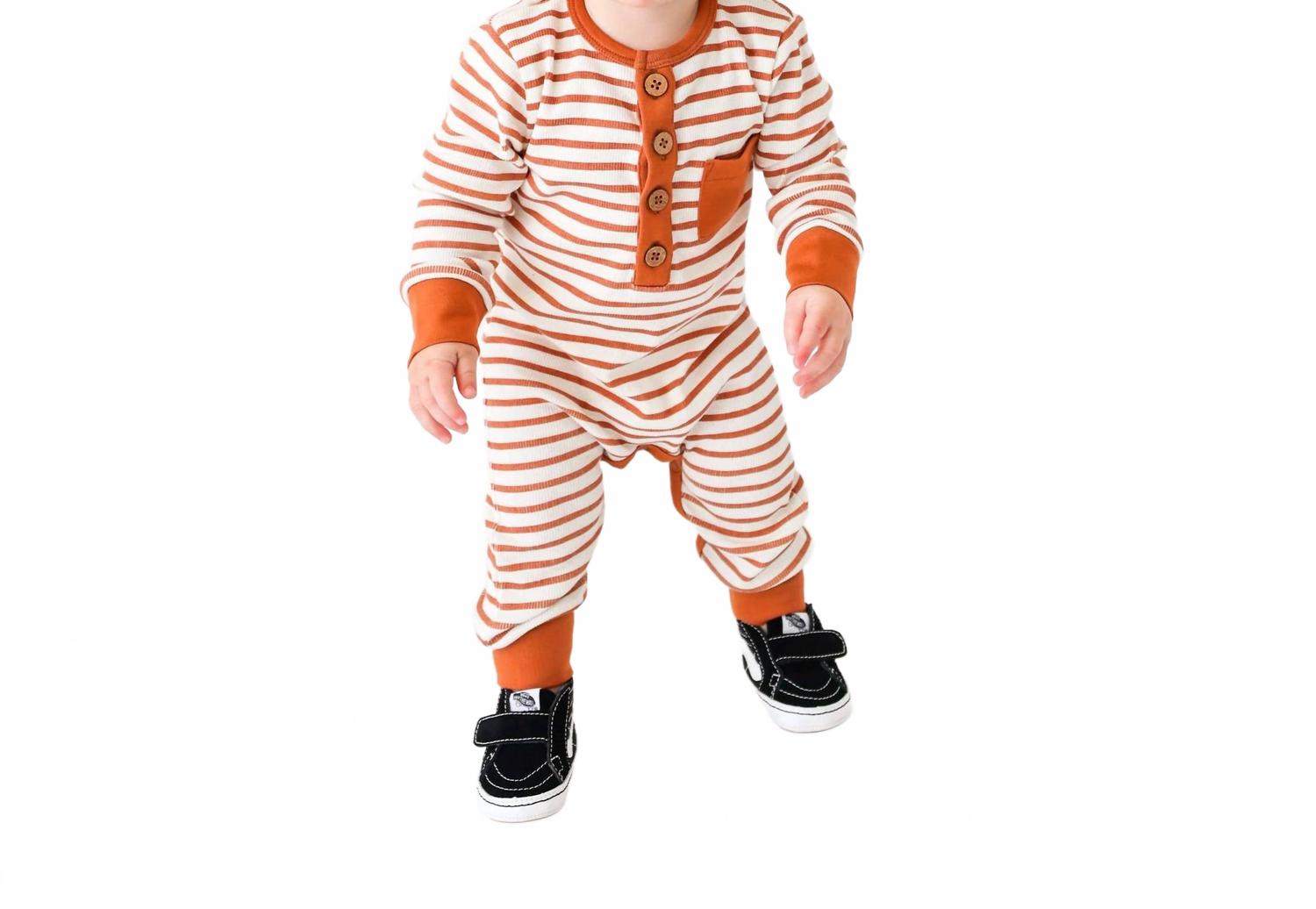 

Детский комбинезон с длинными рукавами и деревянными пуговицами в терракотовую полоску Lola & Taylor, terracotta stripe