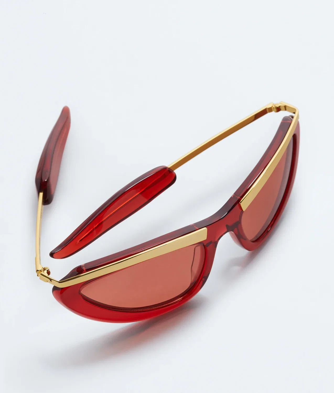 Солнцезащитные очки BOTTEGA VENETA Prisma Cat Eye, красный — фото 3