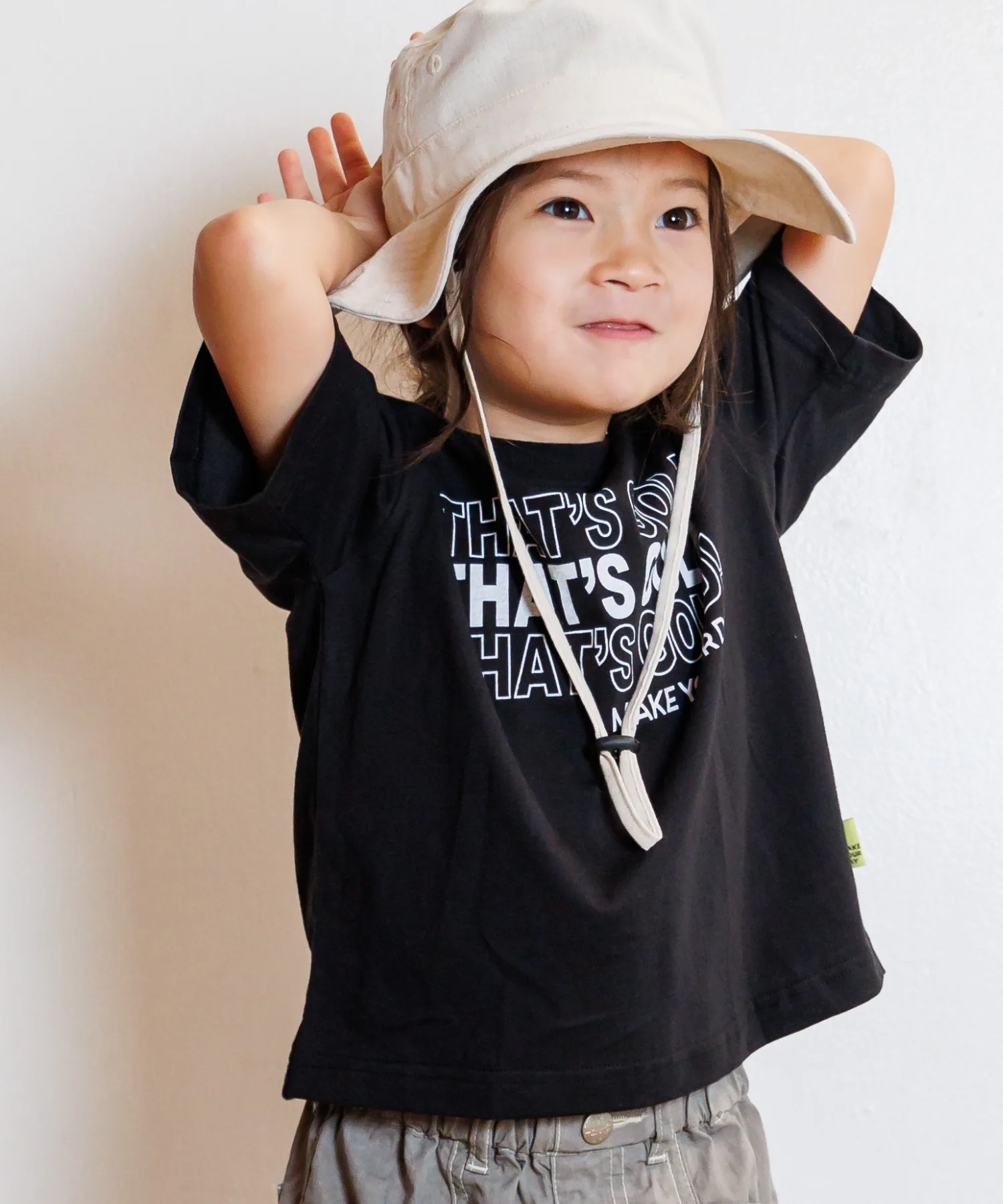 Детская футболка GOLDGOLDGOLD с принтом MAKE YOUR DAY чёрная — фото 3