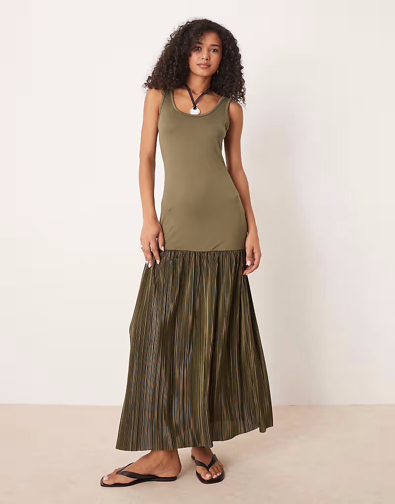 

Платье макси ASOS DESIGN с вырезом-борцовкой и плиссировкой зеленого цвета