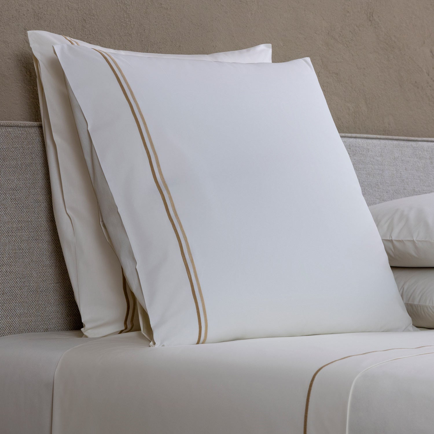 

Frette Contemporary Euro Sham, цвет Ivory/Beige