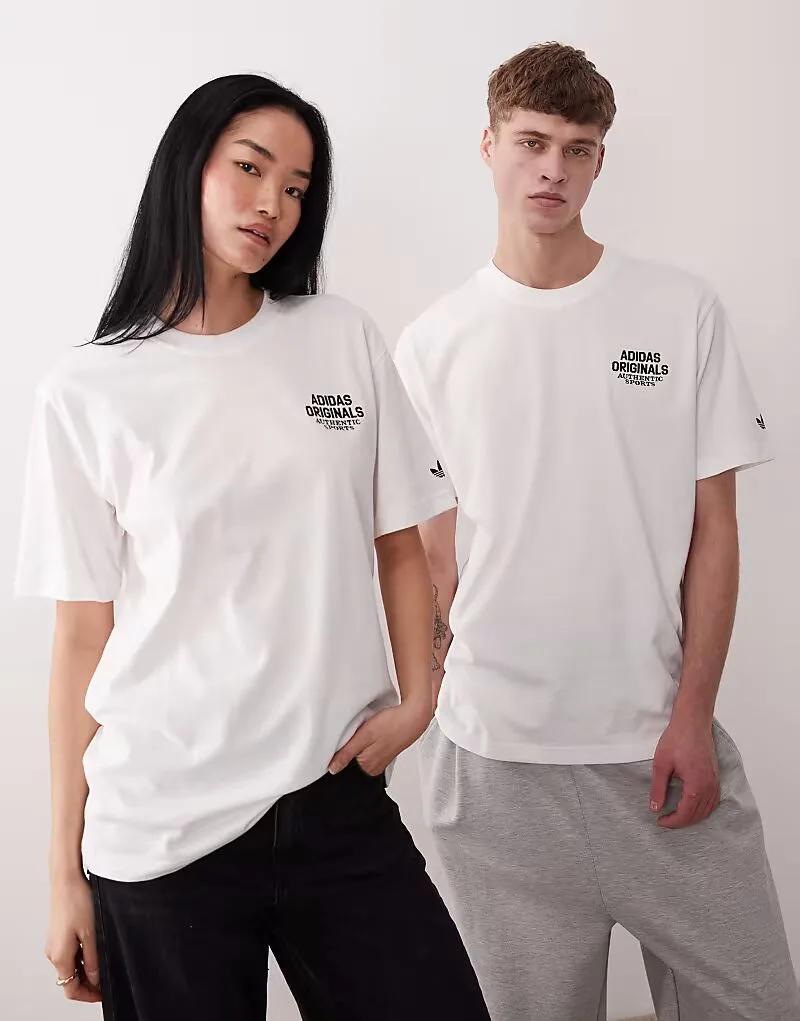 Футболка Adidas Originals с логотипом на груди, белая