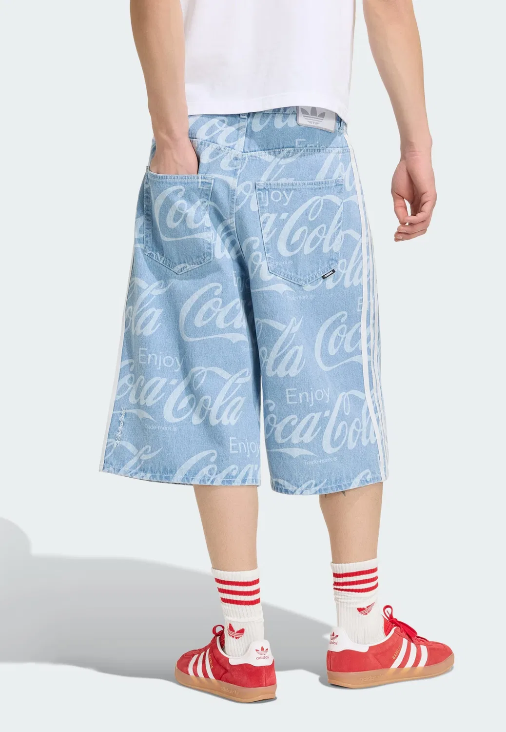 Джинсы Adidas Originals с широкими штанинами цвет Coca-Cola Classic, в синем джинсовом и пастельно-голубом цвете — фото 3