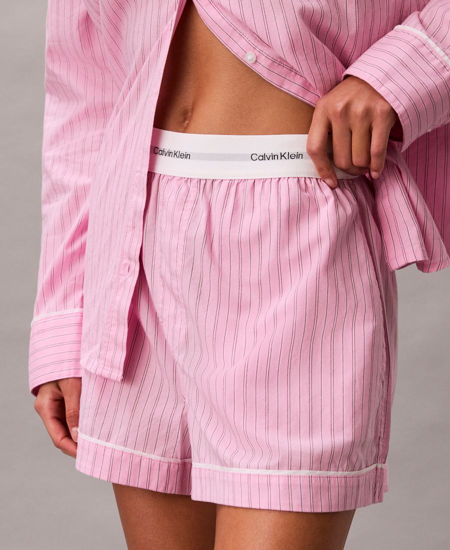 

Женские шорты V-Day со средней посадкой Calvin Klein, Pink Essence Stripe