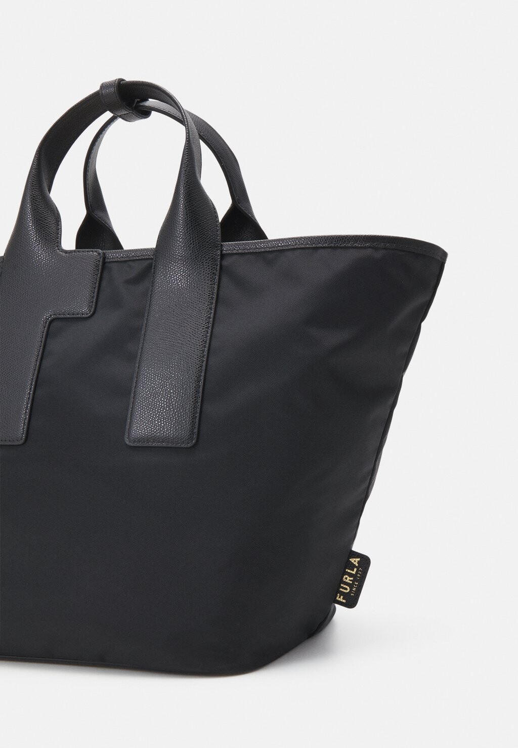 

Сумка для покупок ARCO FLY TOTE Furla, черный