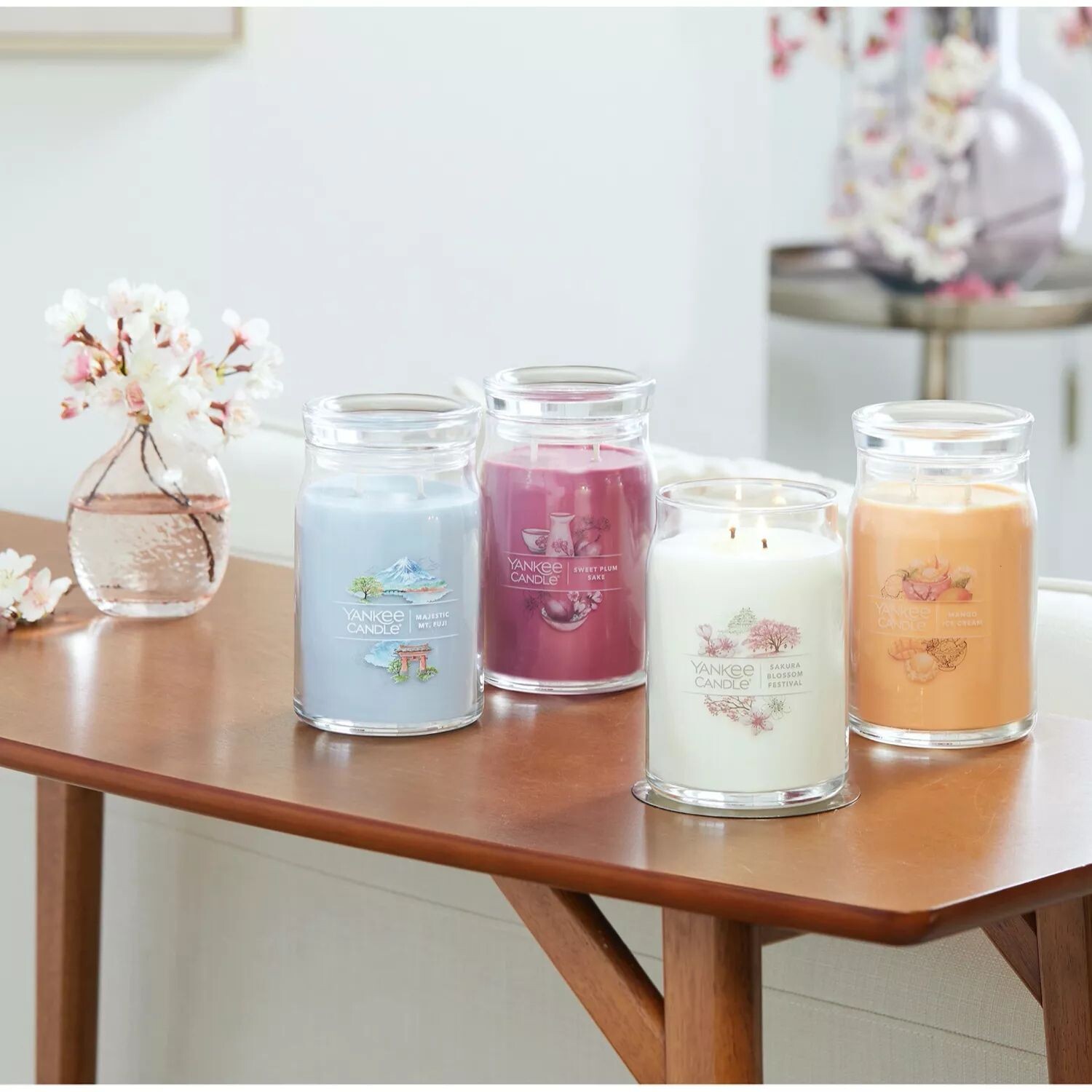 

Фирменная свеча Yankee Candle Sakura Blossom Festival в большой банке
