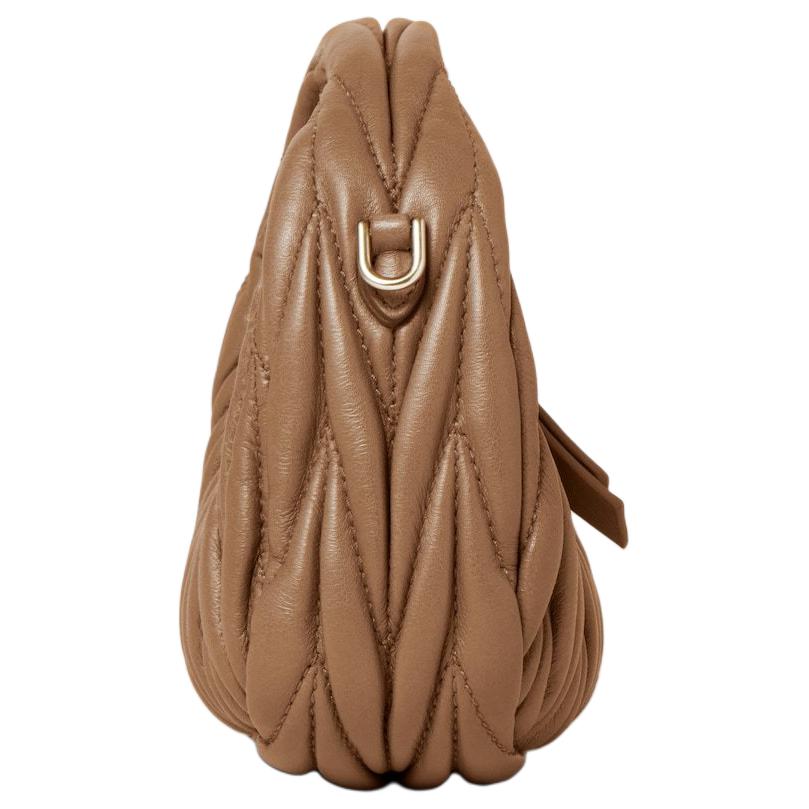 Сумка Wander Matelasse Nappa Leather Micro Hobo в цвете Caramel MIU MIU, basic set (bag+dust bag) — фото 3
