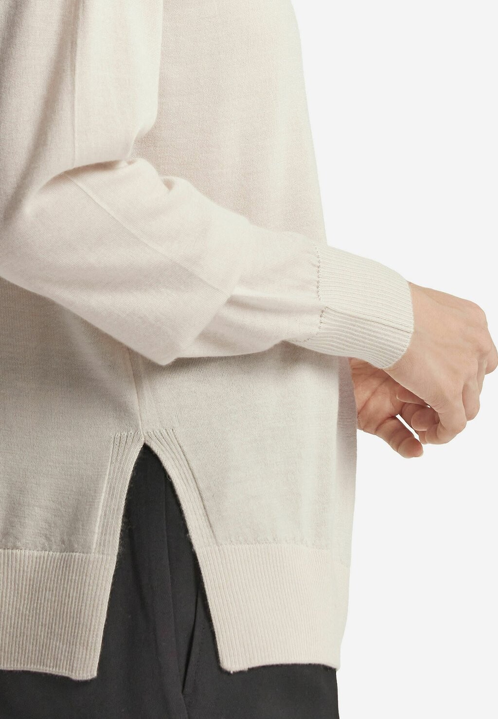 

Джемпер ULTRAFINE V-NECK Falconeri, бежевый