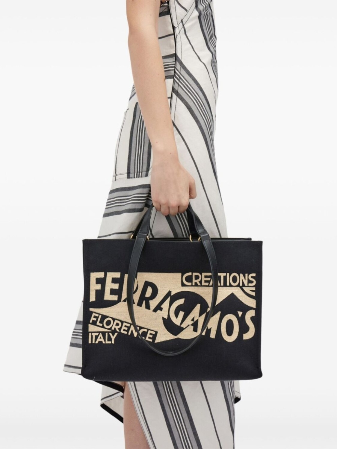 

Ferragamo сумка-тоут Venna среднего размера с вышитым логотипом, черный
