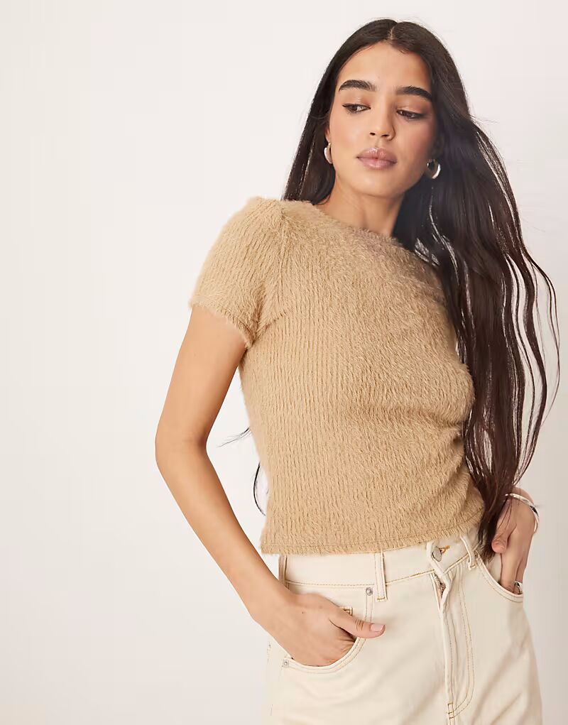 

Пушистая детская футболка ASOS DESIGN цвета пахты
