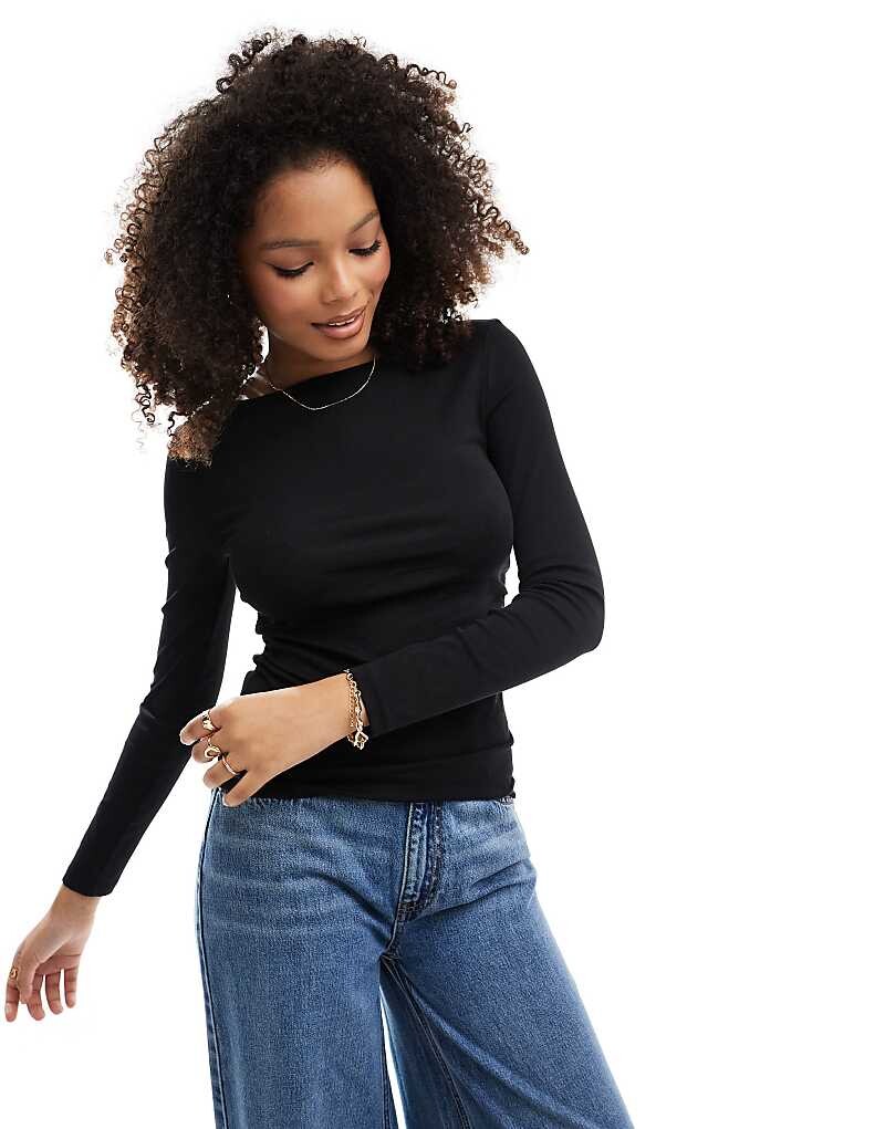 

Stradivarius – Черный топ с воротником-лодочкой с рюшами