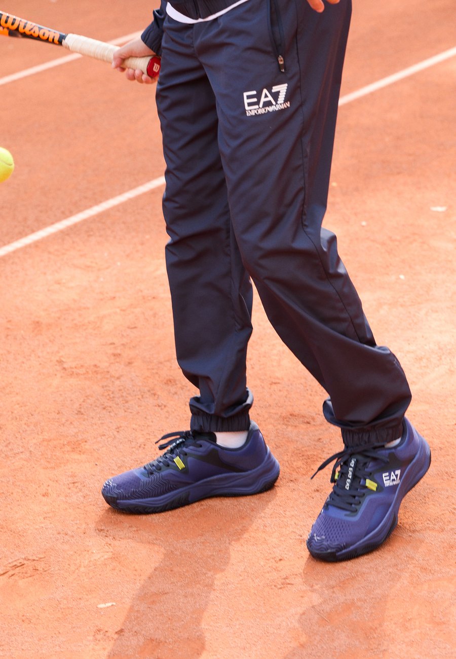 

Кроссовки EA7 Emporio Armani Multicourt tennis shoes, Deep Cobalt/Sky Captain/Yellow Fluo/Dark Blue