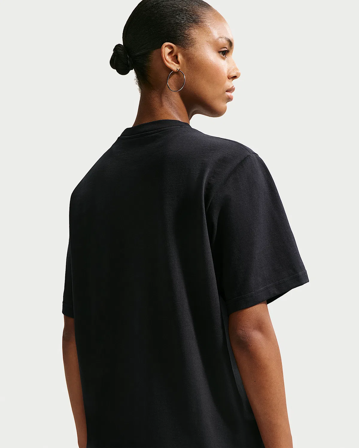 Женская футболка Nike Sportswear, Black/Hot Lava — фото 2