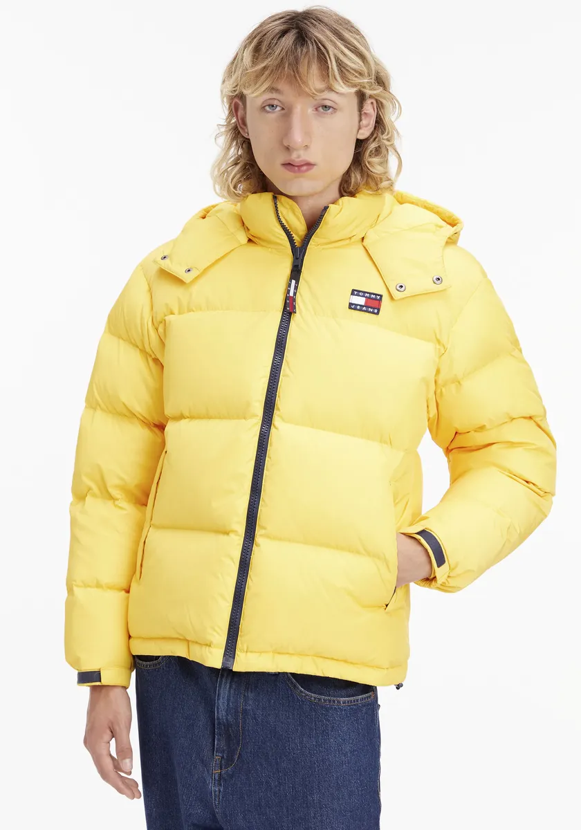 

Стеганая куртка Tommy Jeans "TJM ALASKA PUFFER", с капюшоном, с фирменной этикеткой, цвет Warm Yellow