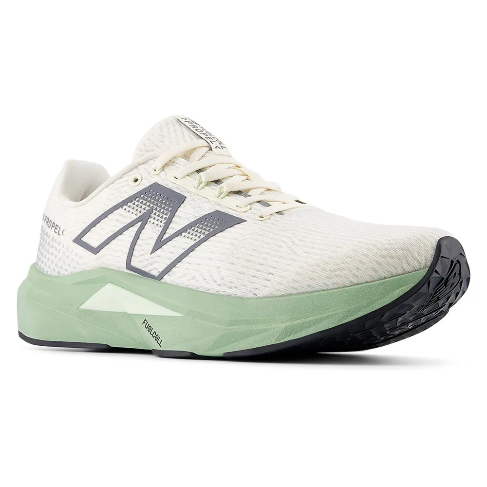 

Кроссовки New Balance Fuelcell Propelv5, белый