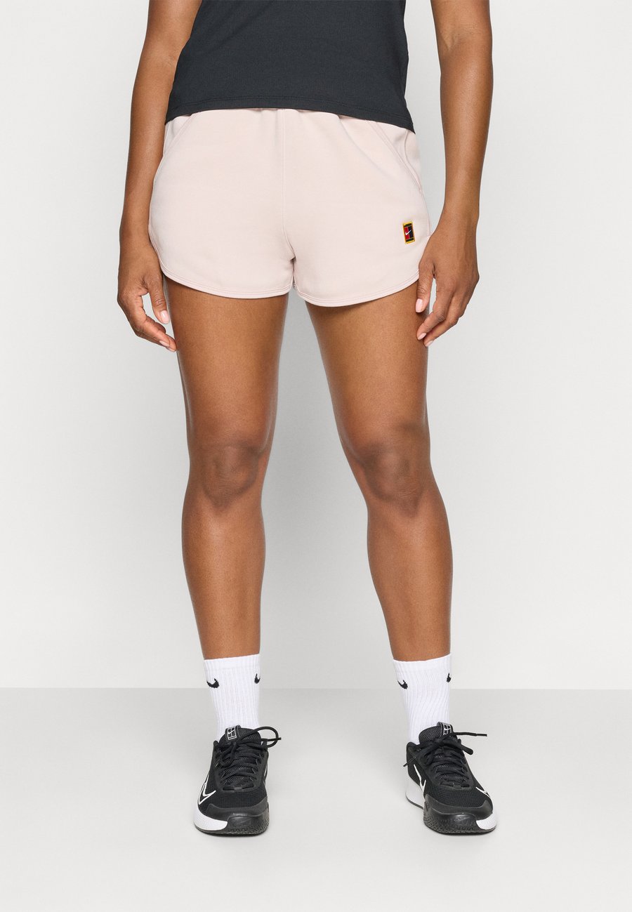 

Спортивные шорты Nike Performance NIKECOURT HERITAGE SHORT, Silt Red/Taupe