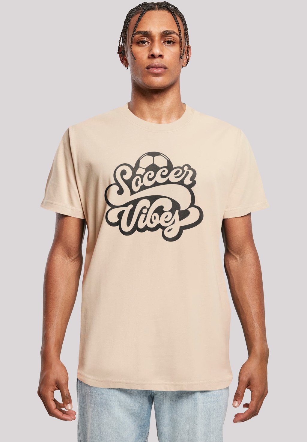

Футболка с принтом SOCCER VIBES TYPOGRAPHY GRAPHIC F4NT4STIC, песочный