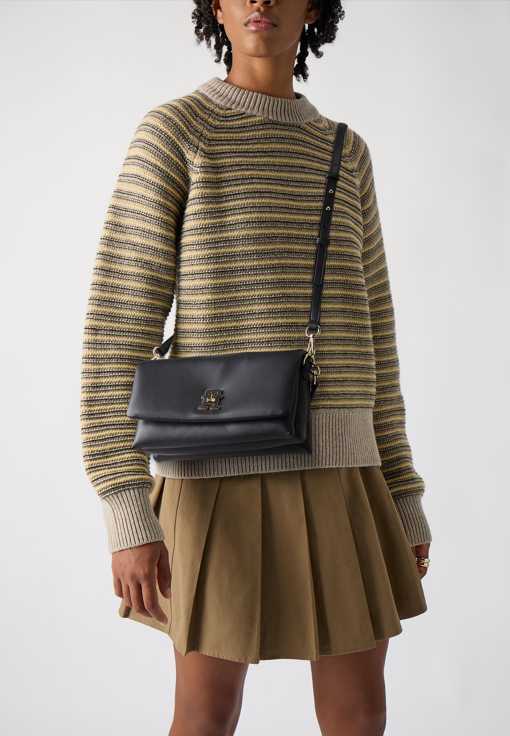 

Сумка MODERN CONV Tommy Hilfiger, черный