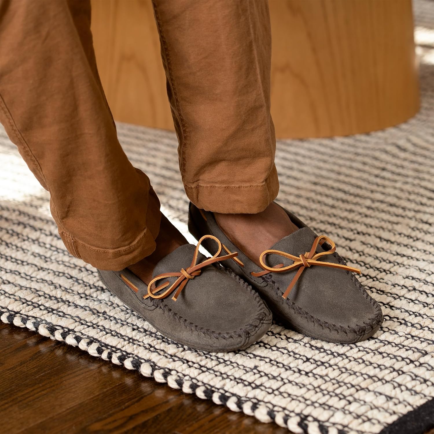 Мужские ботинки Minnetonka с двойной подошвой из мягкой кожи, серый — фото 2