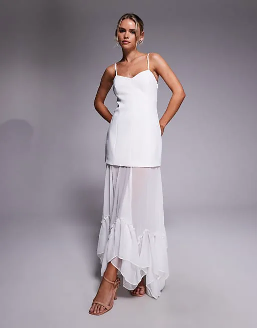 

Платье макси цвета слоновой кости с прозрачным платочным подолом и бретельками Forever New Petite Bridal