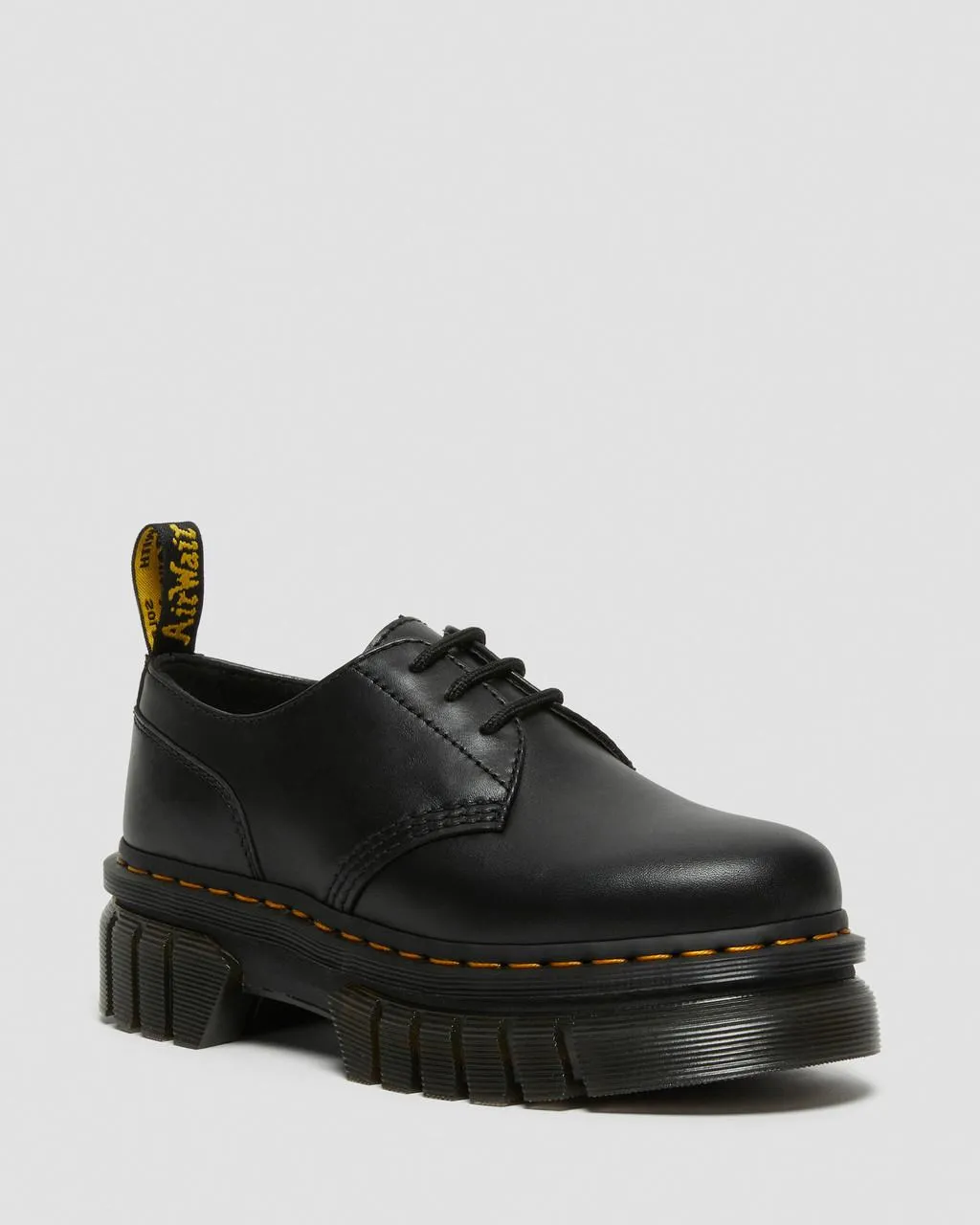 

Dr. Martens Audrick Кожаные туфли на платформе наппа, цвет Black — Nappa Lux