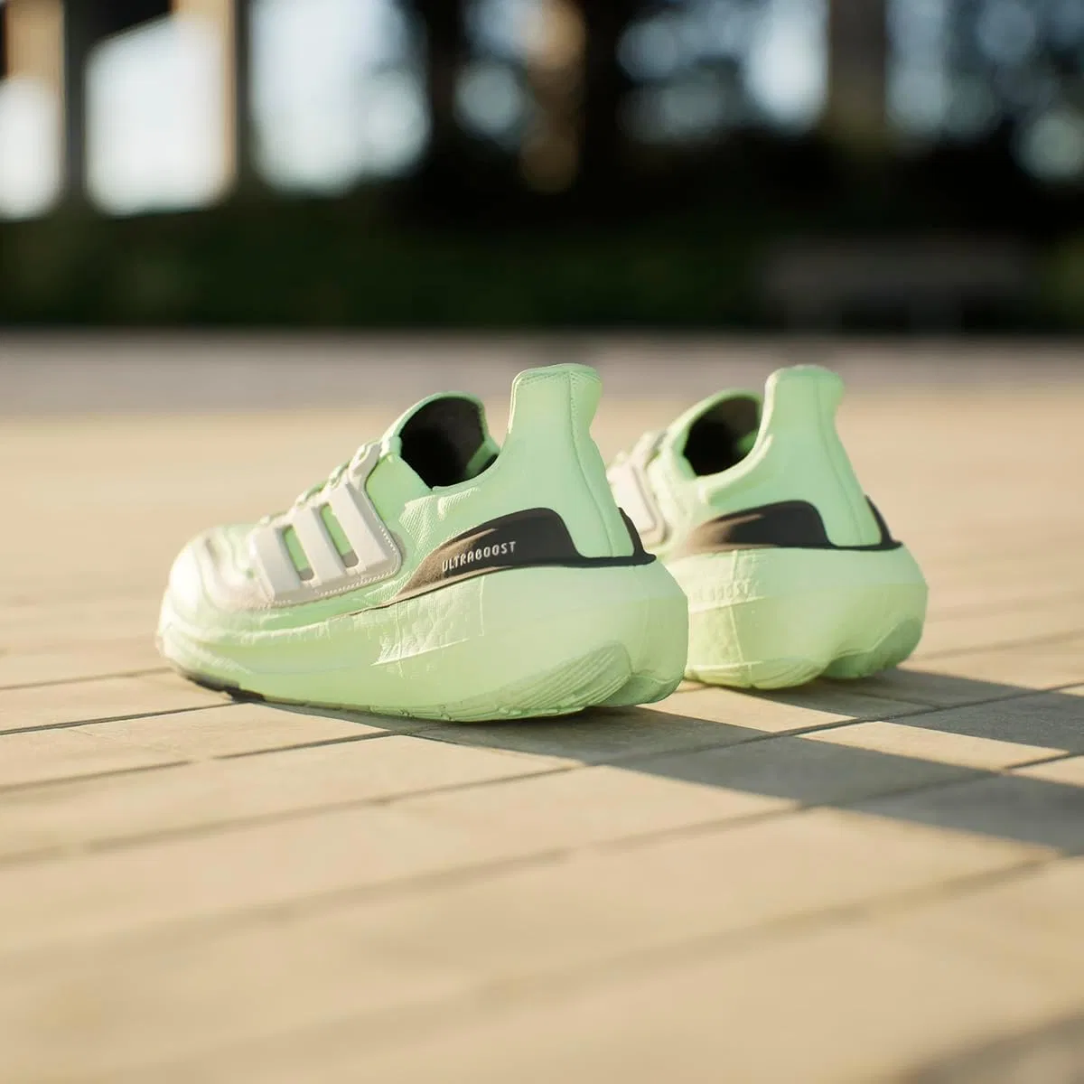 Мужские беговые кроссовки Adidas Ultraboost Light, Green — фото 4