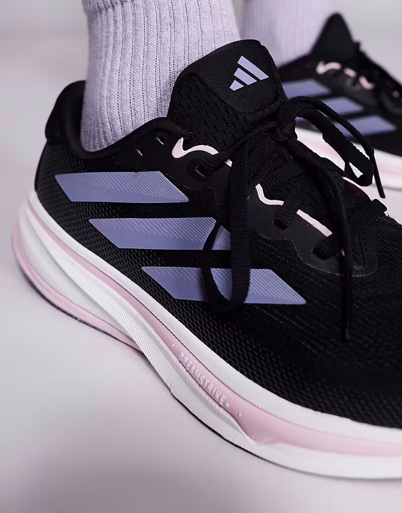 Кроссовки Adidas Running Supernova Rise 2 черного и фиолетового цветов — фото 4