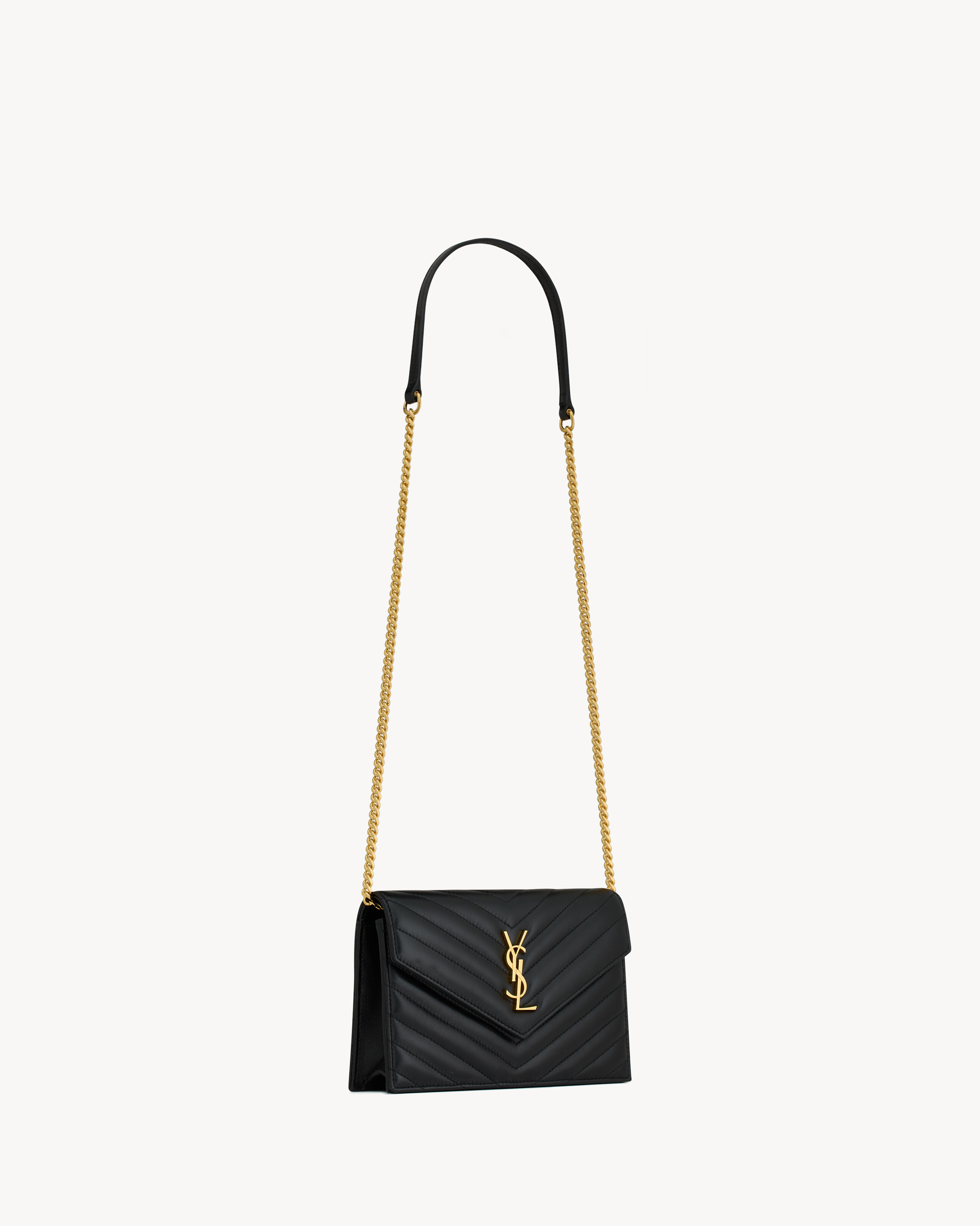 Кошелек-конверт Cassandre на цепочке из ягнячьей кожи Saint Laurent, черный — фото 4