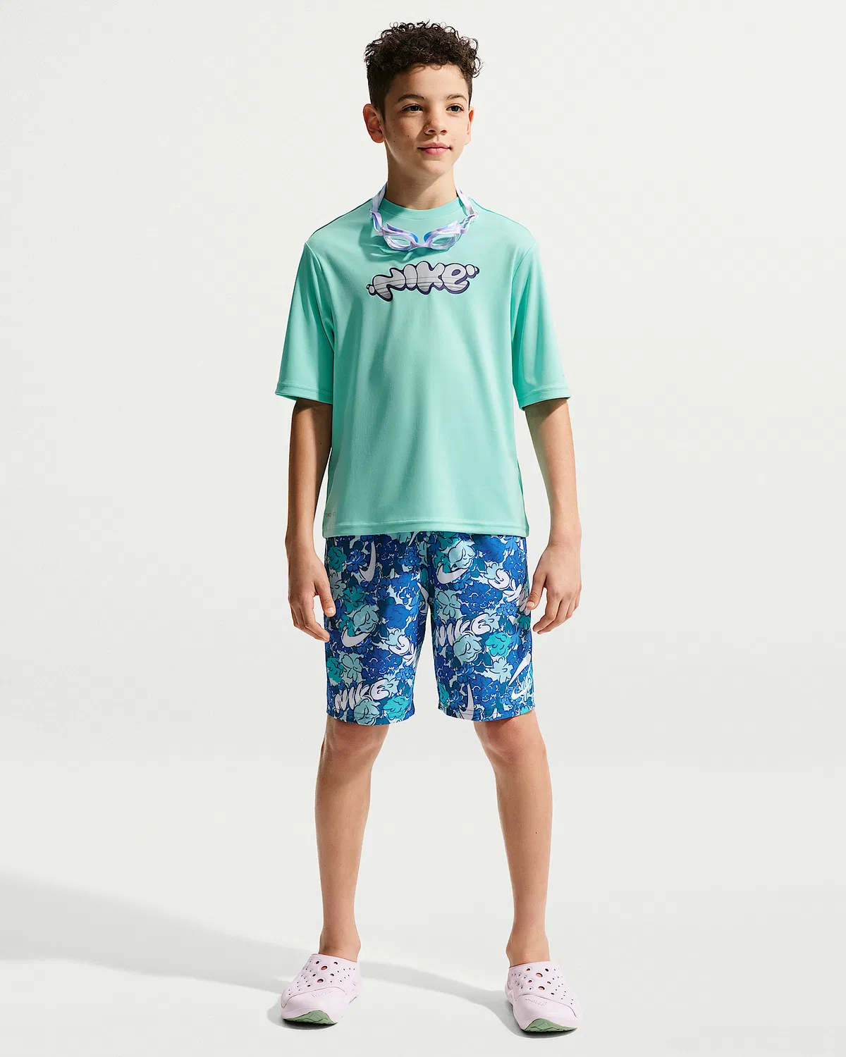 Большой детский (мальчиковый) Dri-FIT UV короткий рукав топ Nike Swim Hydroguard, Bleached Turquoise/Cool Grey/Photon Dust/Cool Grey — фото 4