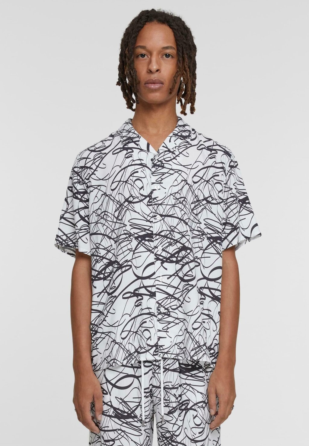 

Рубашка AOP RESORT Urban Classics, цвет whitescribble