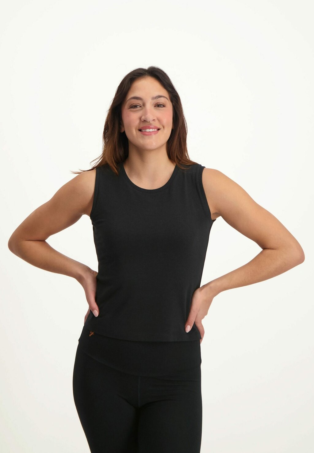 

Топ KARUNA BALANCE DRY-FIT YOGA Urban Goddess, цвет urban black