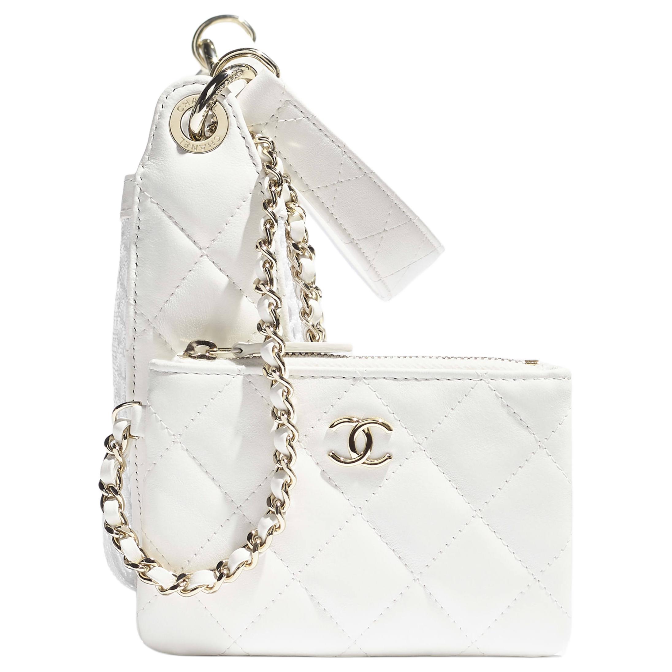 CHANEL Сумка через плечо женская белая из яркой замши с золотистой металлической фурнитурой и сетчатым узором — фото 3