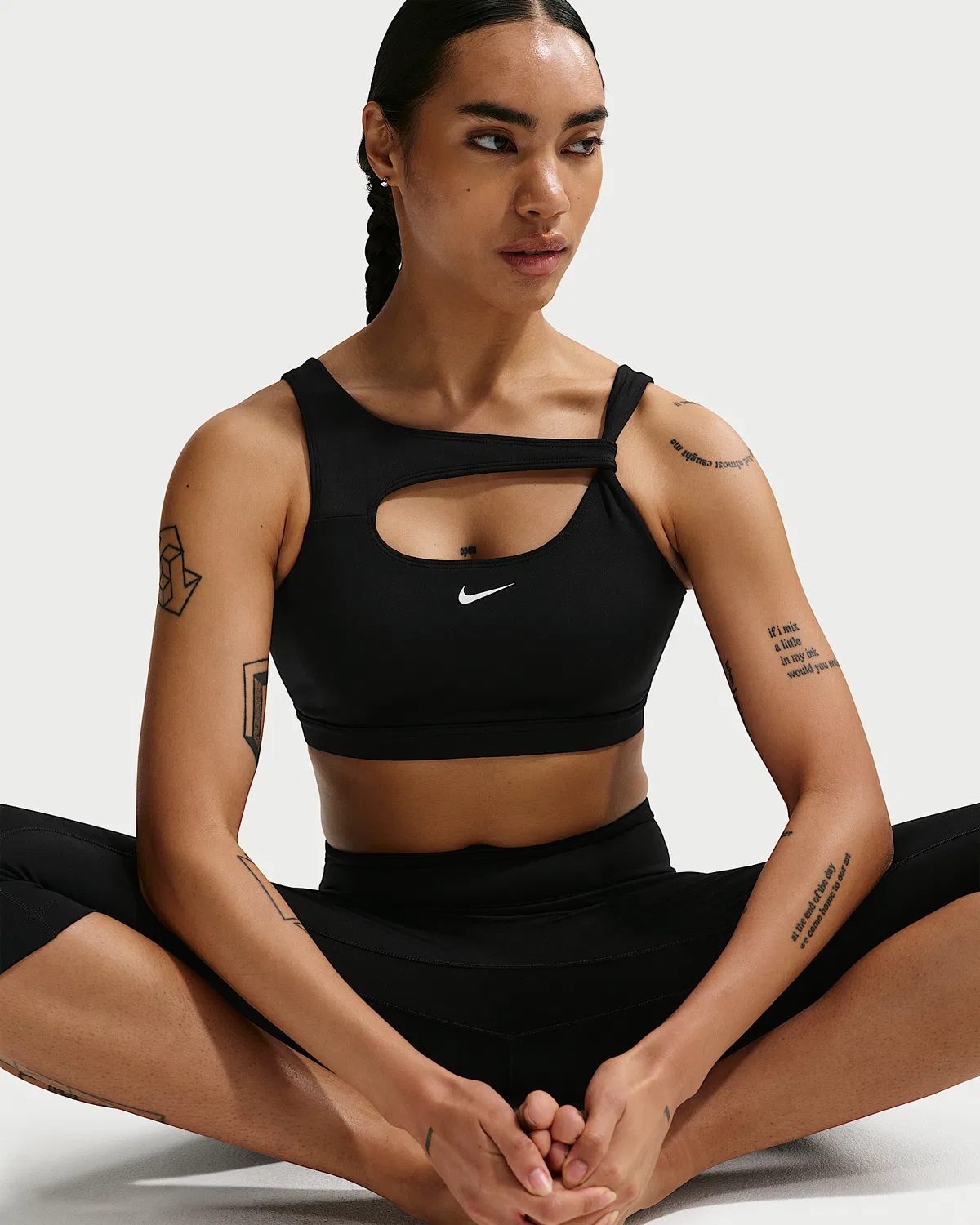 Женский спортивный бюстгальтер Nike One со средней поддержкой и чашками, Black/White — фото 3