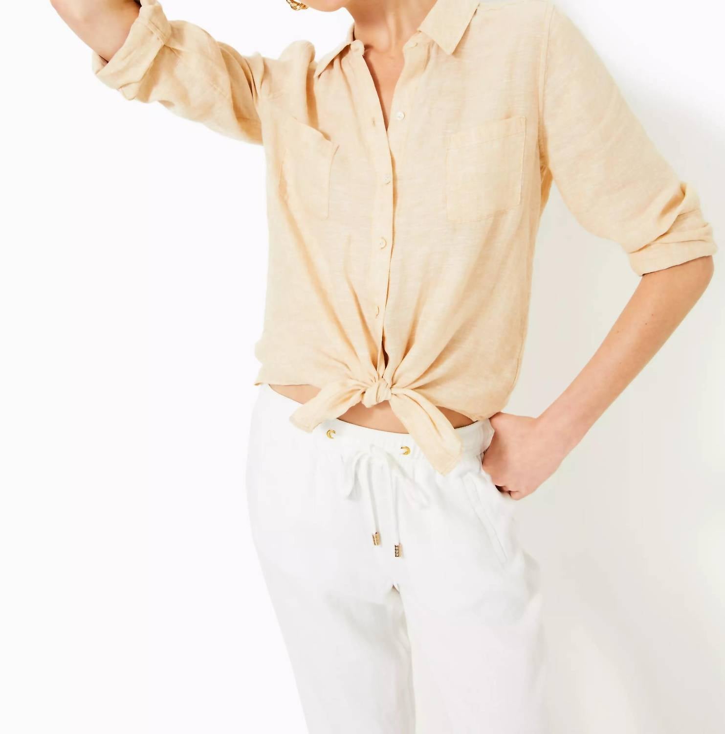 

Lilly Pulitzer Женская рубашка с пуговицами Sea View Button Down, цвет Sand Bar X Resort, белый