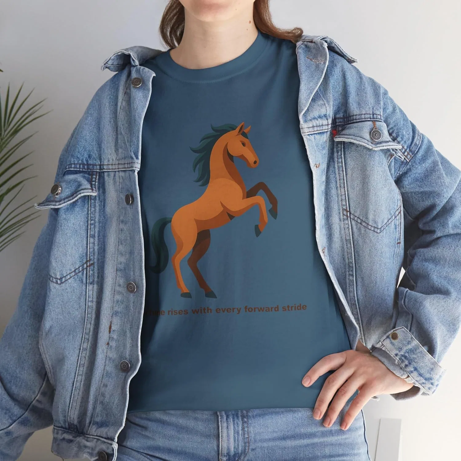 Футболка Zodiac Horse - минималистичный дизайн вздыбленного коня на удачу, счастливый гороскоп, унисекс GENERIC, индиго — фото 4
