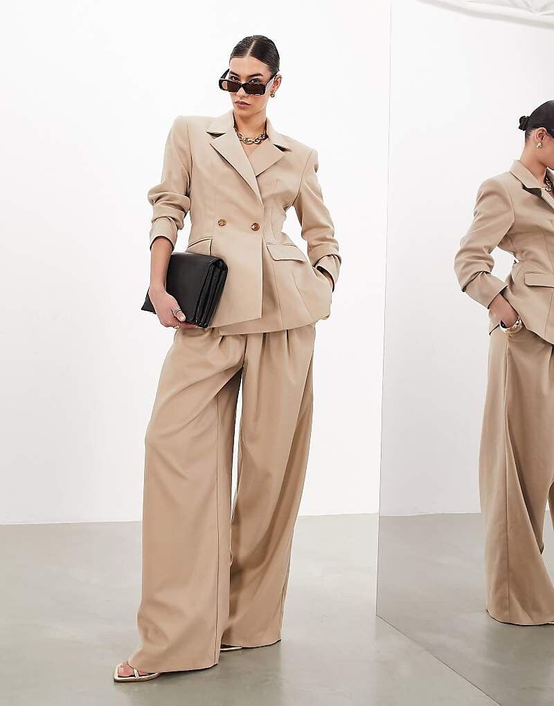 

ASOS EDITION – Брюки каменно-бежевого цвета с очень широким кроем и складками спереди