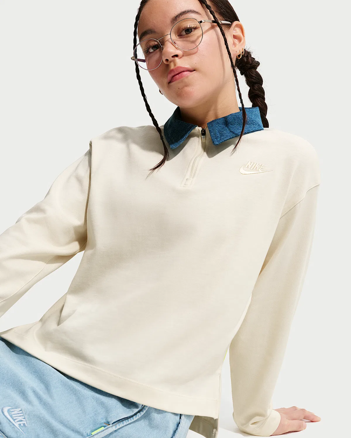 Длинный поло Nike Sportswear Collection для старших детей (девочек), Soft Pearl/Mystic Navy/Soft Pearl — фото 3