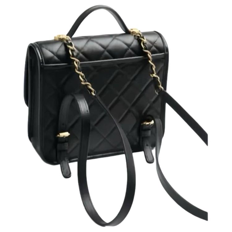 CHANEL Чёрный женский рюкзак из глянцевой телячьей кожи с золотистой металлической фурнитурой — фото 3