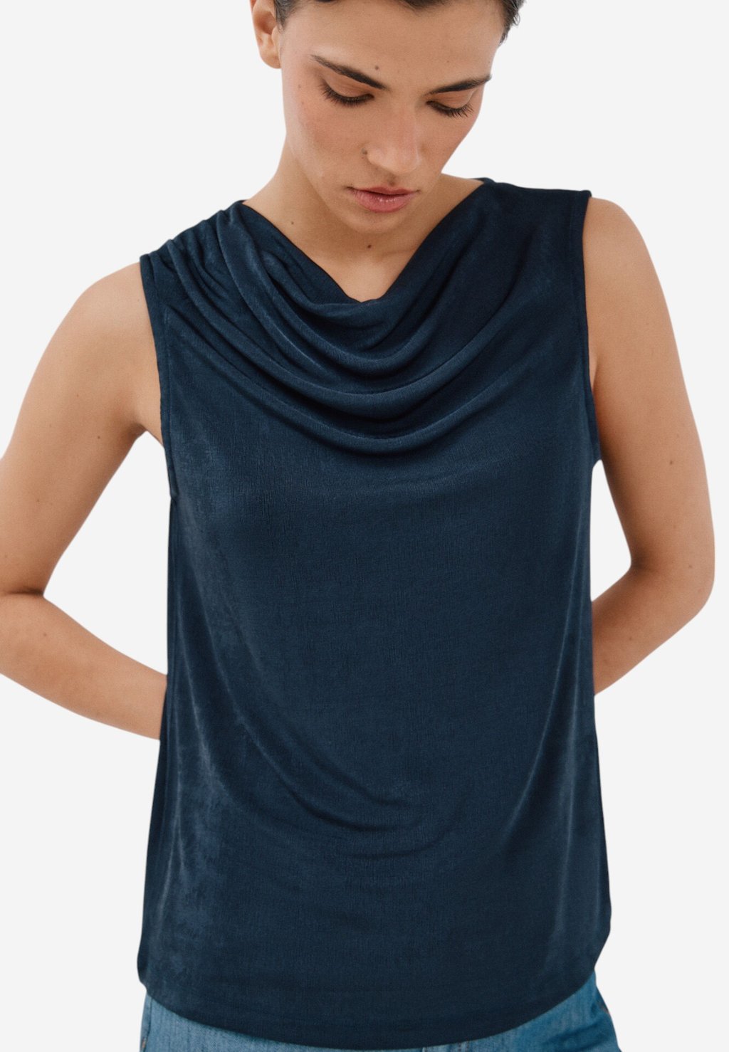 

Топ Cortefiel, темно-синий