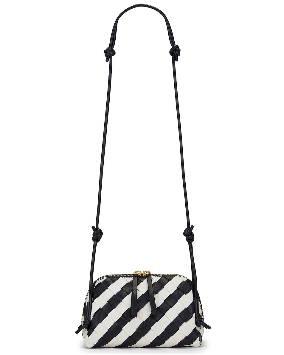 

Сумка Concert Pouch Bottega Veneta, Space, Chalk, & Gold
