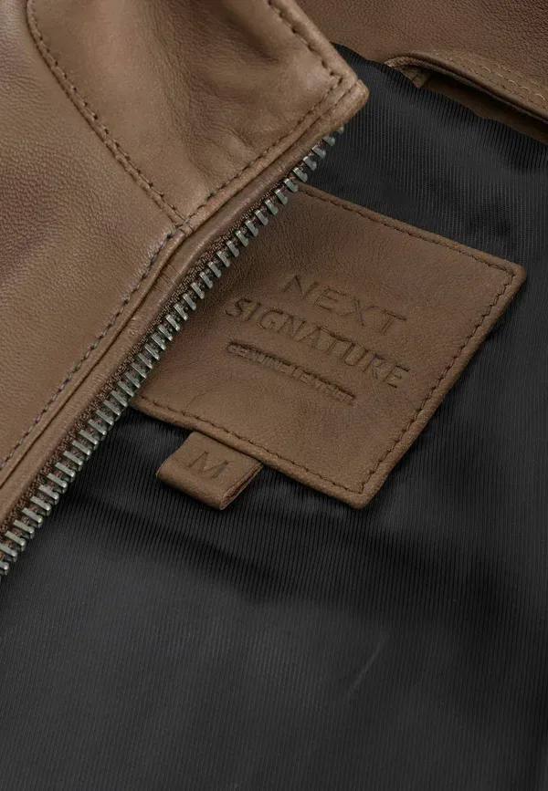 Куртка Regular fit, бренд Next, модель Signature Funnel Neck Leather Jacket, цвет коричневый нубук — фото 4