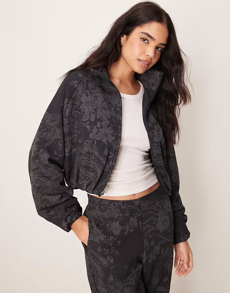 

Куртка Nike MDC Jaquard Floral, черный/серый