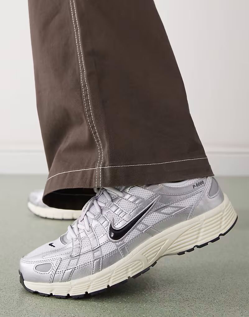 Кроссовки унисекс Nike P-6000 белого и серебристого цвета — фото 2