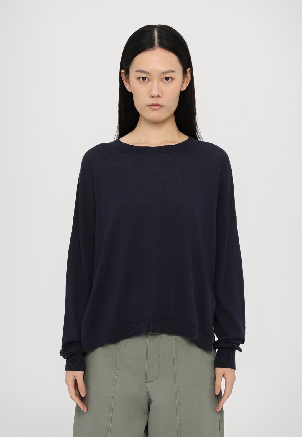 

Свитер CREW NECK LONG SLEEVE CLOSED, темно-синий