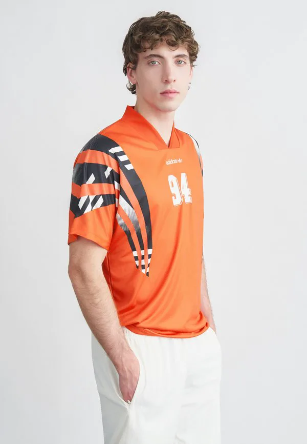 Футболка с принтом сантьяго Adidas Originals, Better Scarlet