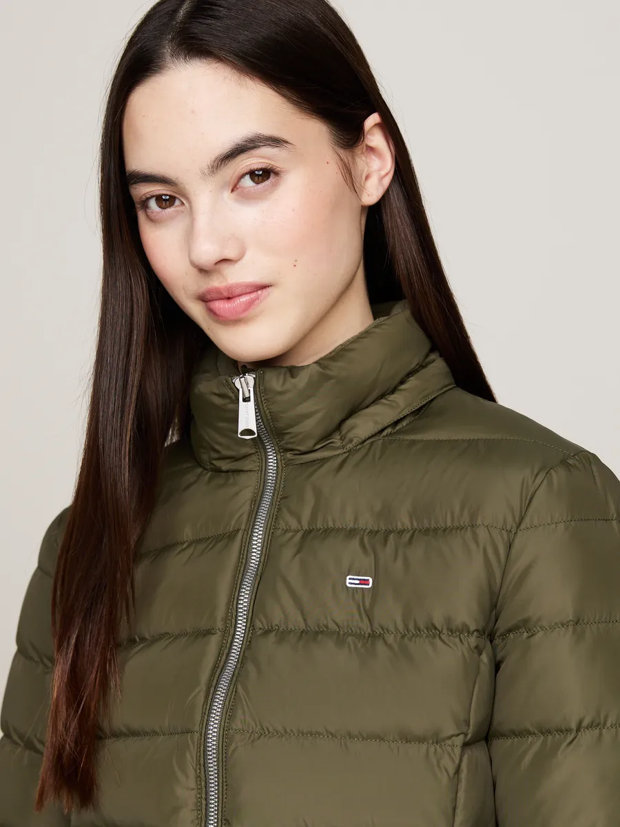 Стеганая куртка Tommy Jeans "TJW BASIC HOODED DOWN JACKET EXT", с капюшоном, с вышивкой логотипа, зеленый — фото 3
