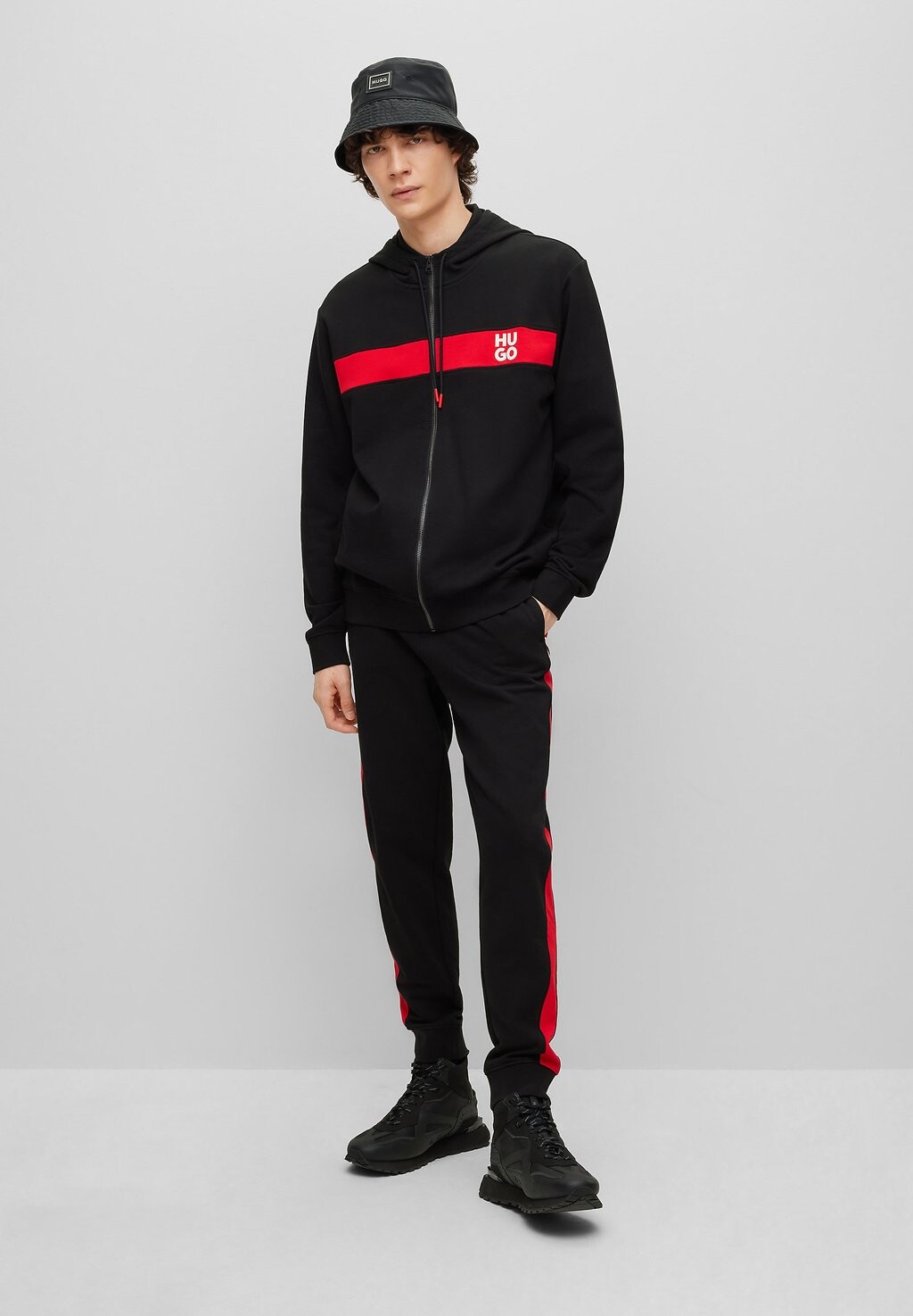 

Спортивный костюм HUGO, цвет black